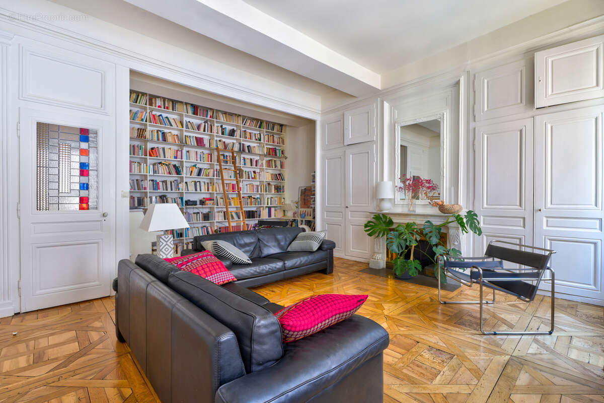 Lyon 1 - Place du Forez  - Superbe T6 de 179 m2 - photo 2