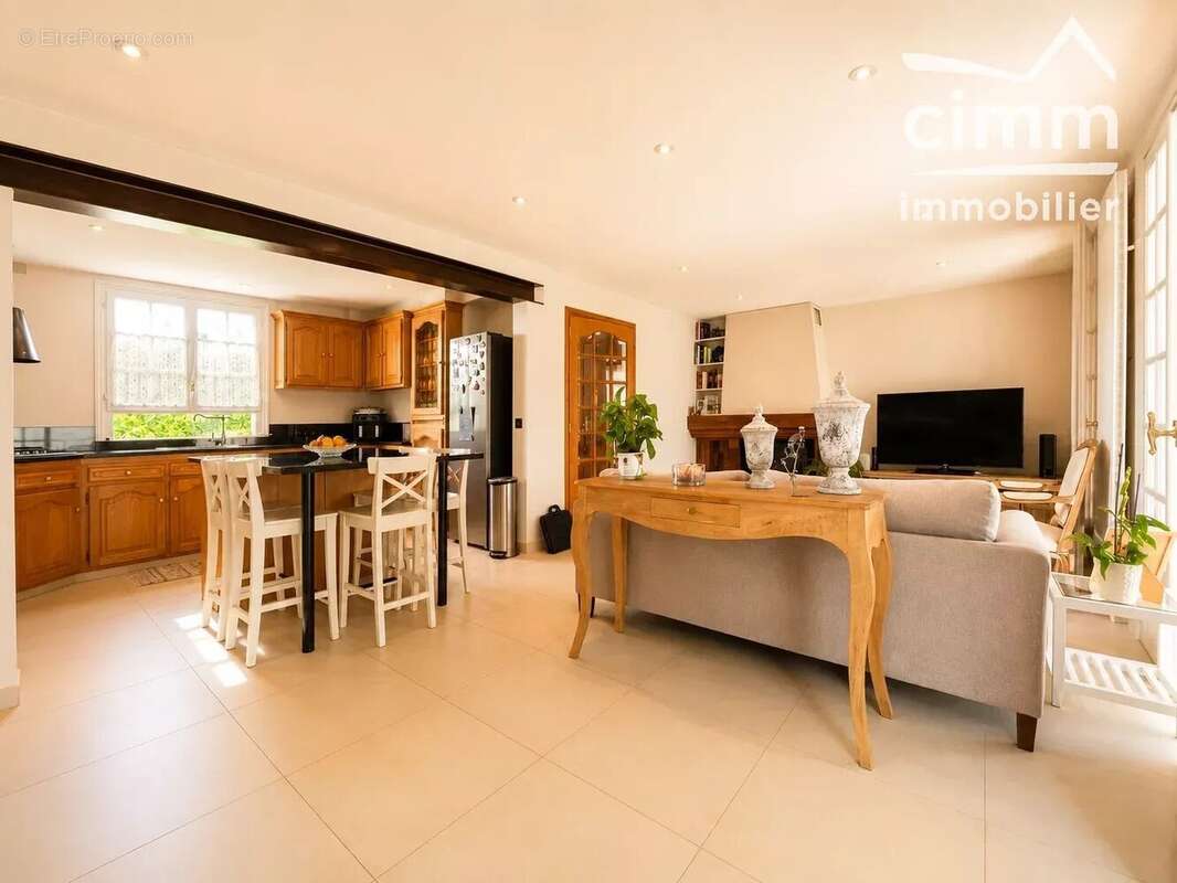 Maison familiale rénovée avec véranda exceptionnelle, studio indépendant et sous-sol total - photo 10