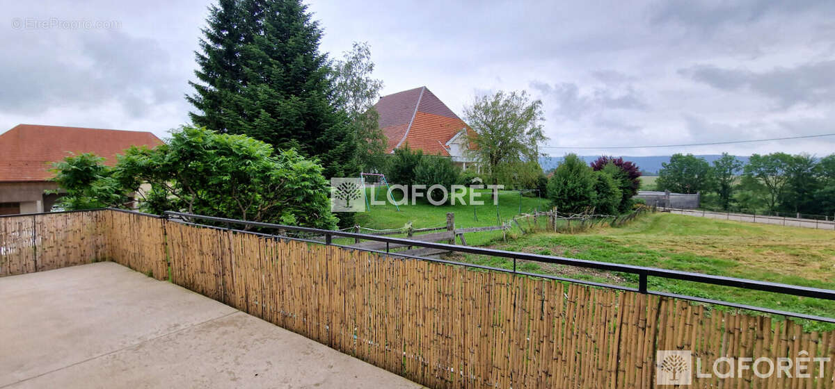 Appartement à FRASNE