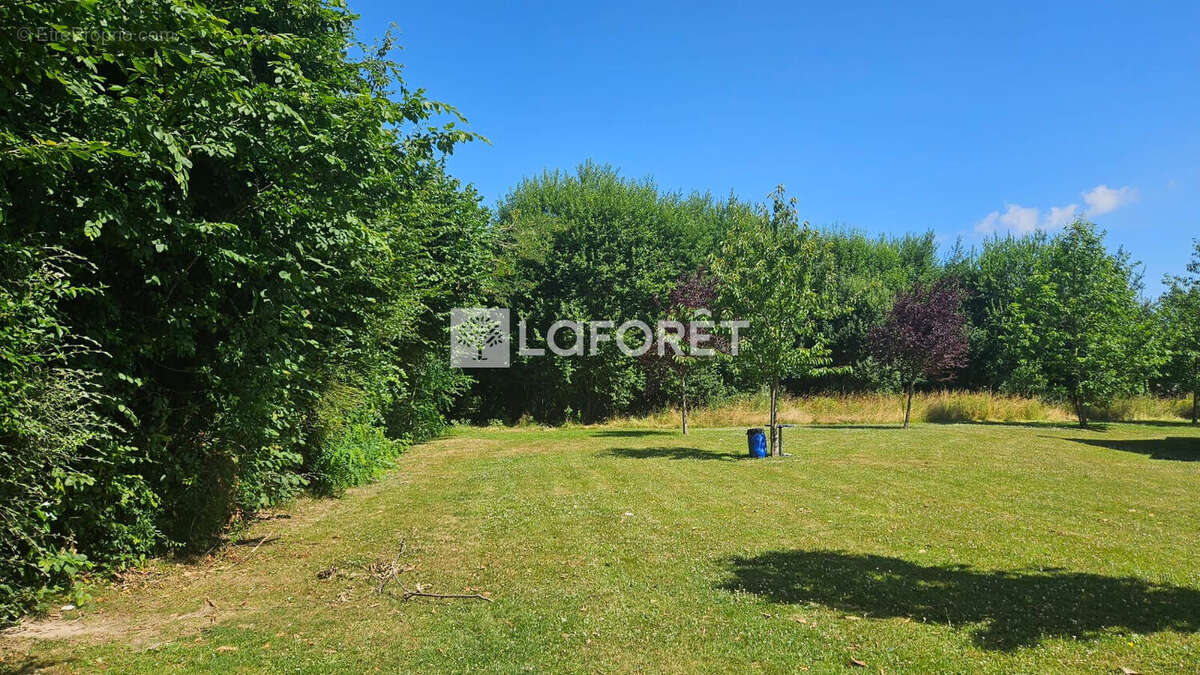 Terrain à SAINT-PIERRE-DES-FLEURS