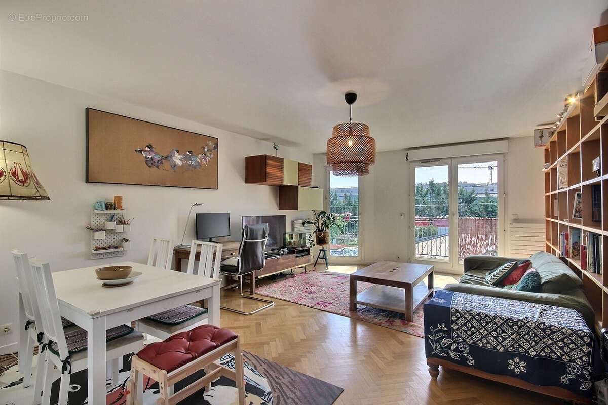 Appartement à COURBEVOIE