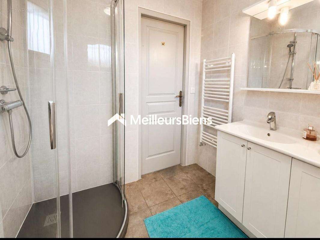 Superbe maison de 202 m² à Crozet 5 chambres, terrain de 1400 m² - photo 16