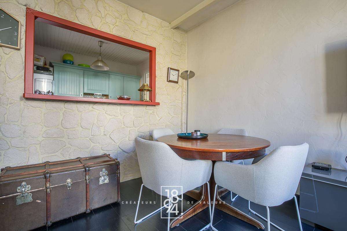 Appartement à MARSEILLE-4E