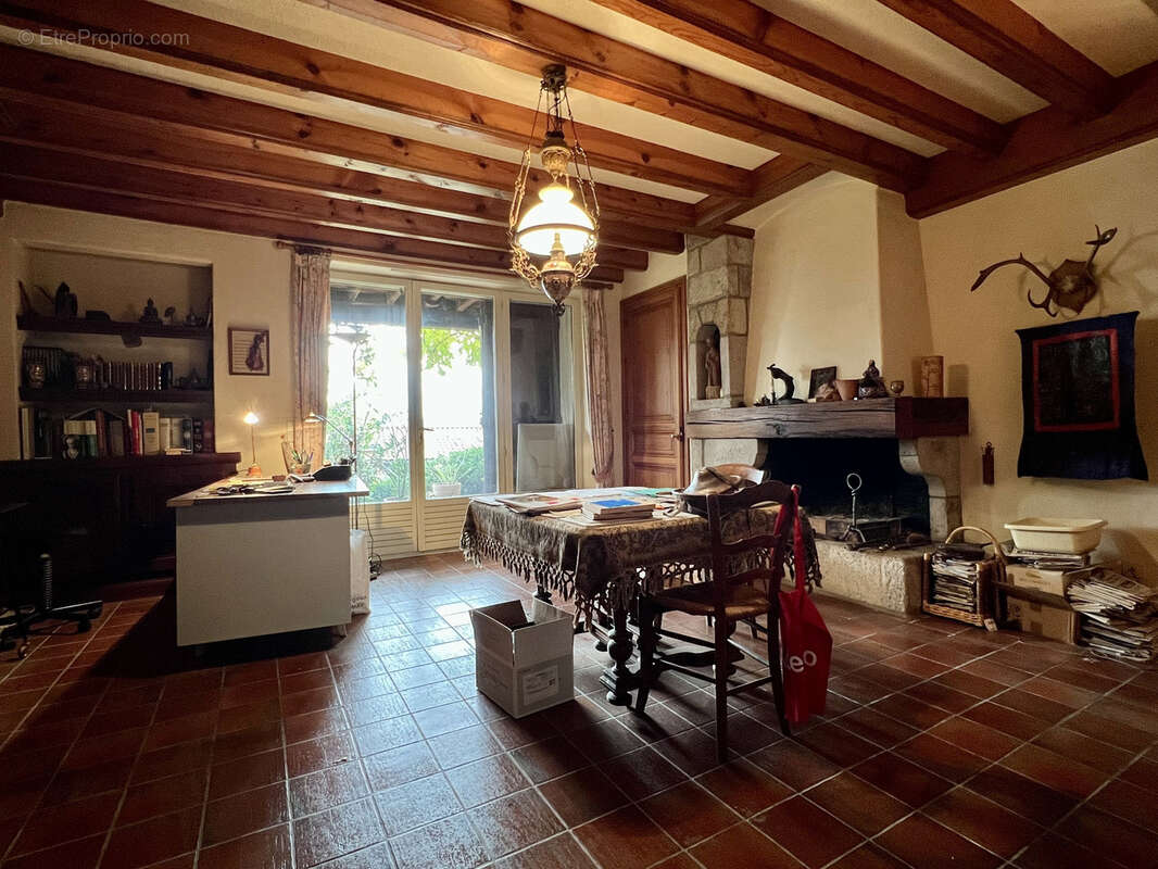 Maison à LA TOUR-EN-JAREZ