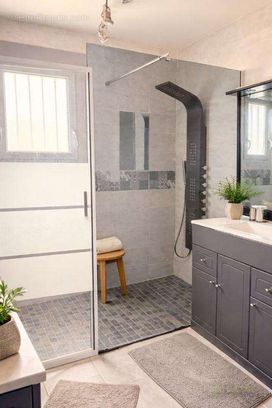 Maison à SAINT-BARTHELEMY-DE-VALS