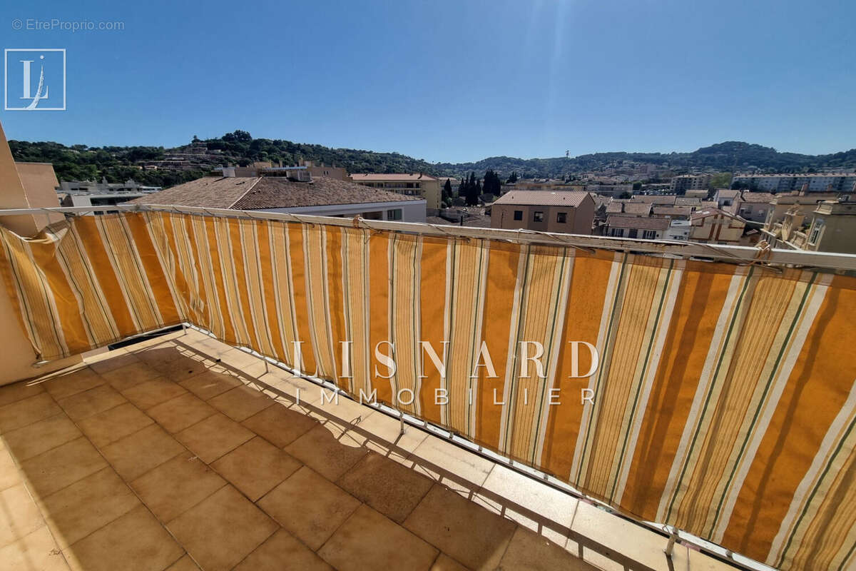Appartement à VALLAURIS
