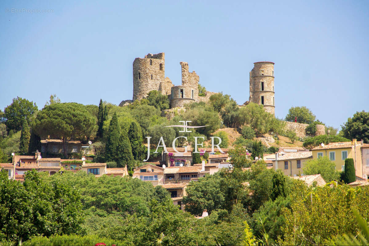 Maison 400 m² à Grimaud  - photo 2