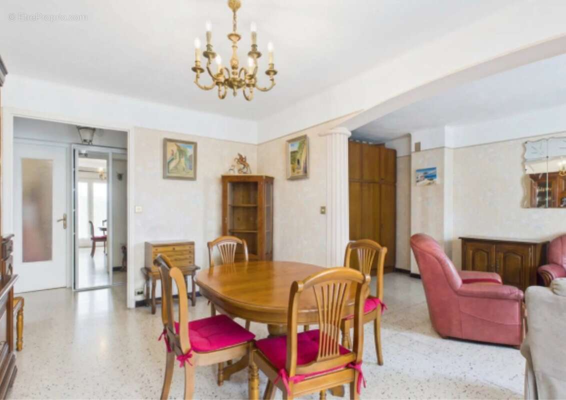  ideal famille - juan-les-pins centre – superbe t3 avec garage fermé - photo 2