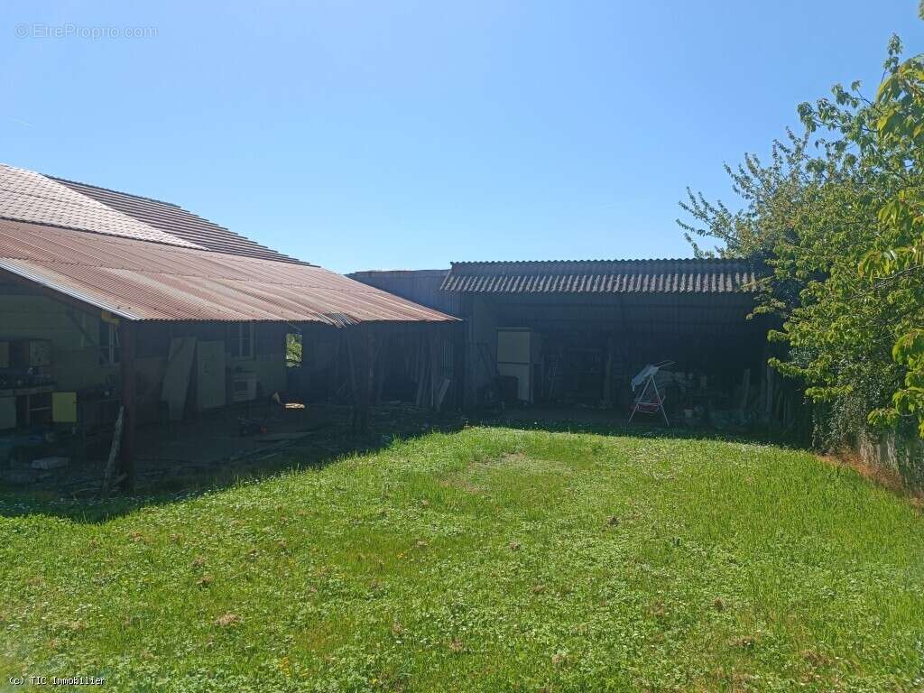 Maison à AUNAC