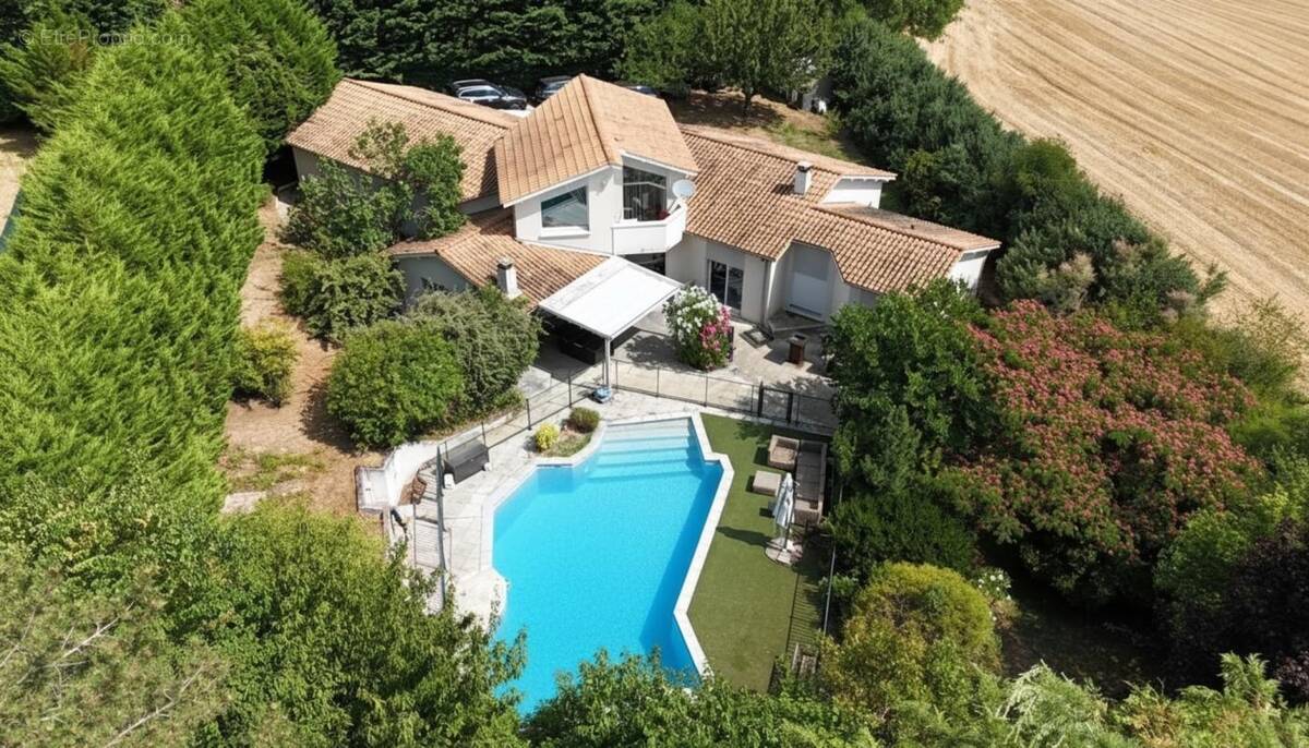 Maison à SAINT-CYR-SUR-LE-RHONE