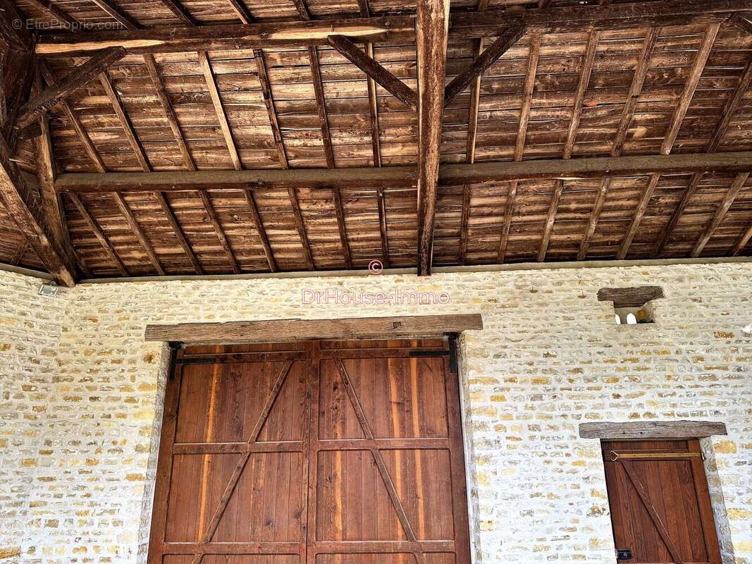 Maison 368 m² à Mansle  - photo 2