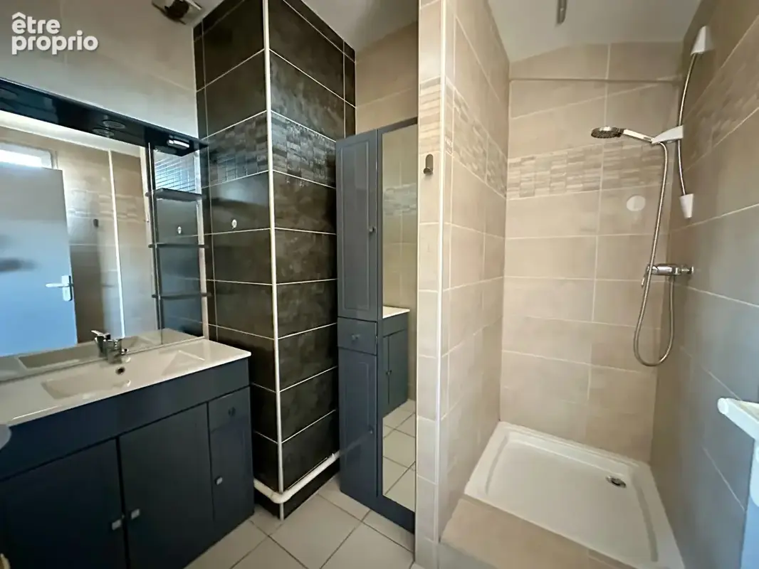 Appartement 4 chambres au dernier étage, vue Tour Magne - photo 9