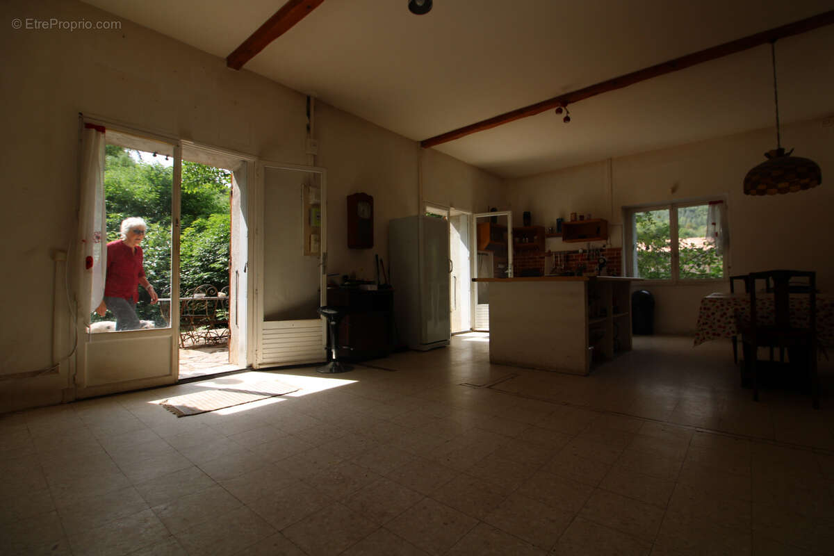 Maison de caractere d'un volume 333 m2  + dependance 86 m2. - photo 22