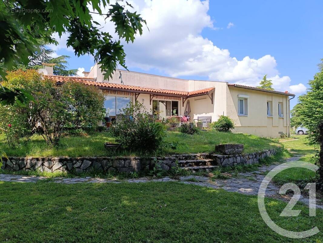 Maison à LES PEINTURES