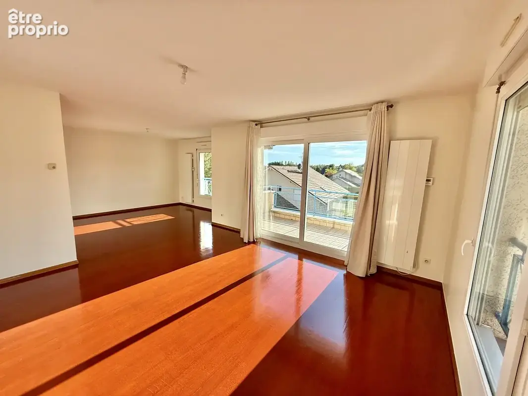 Divonne les Bains 01220, T4 122m2 dernier étage, balcons, garages, parking. - photo 6