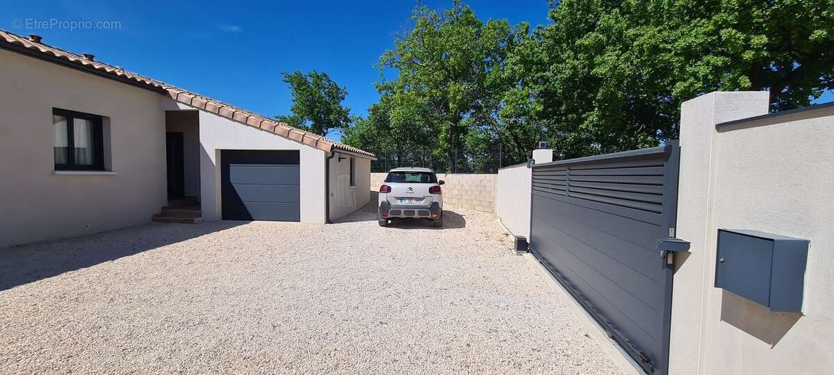 Maison à SAINT-QUENTIN-LA-POTERIE