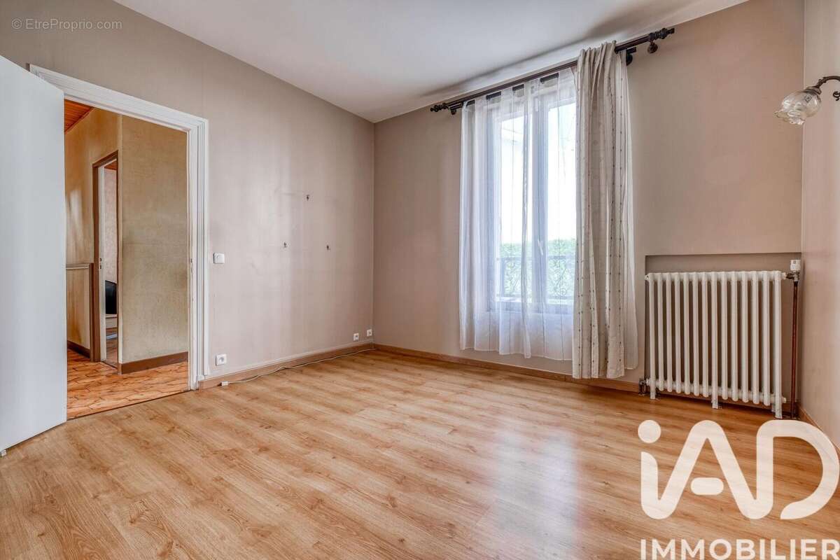 Maison 87 m² à Saint-Denis  - photo 8