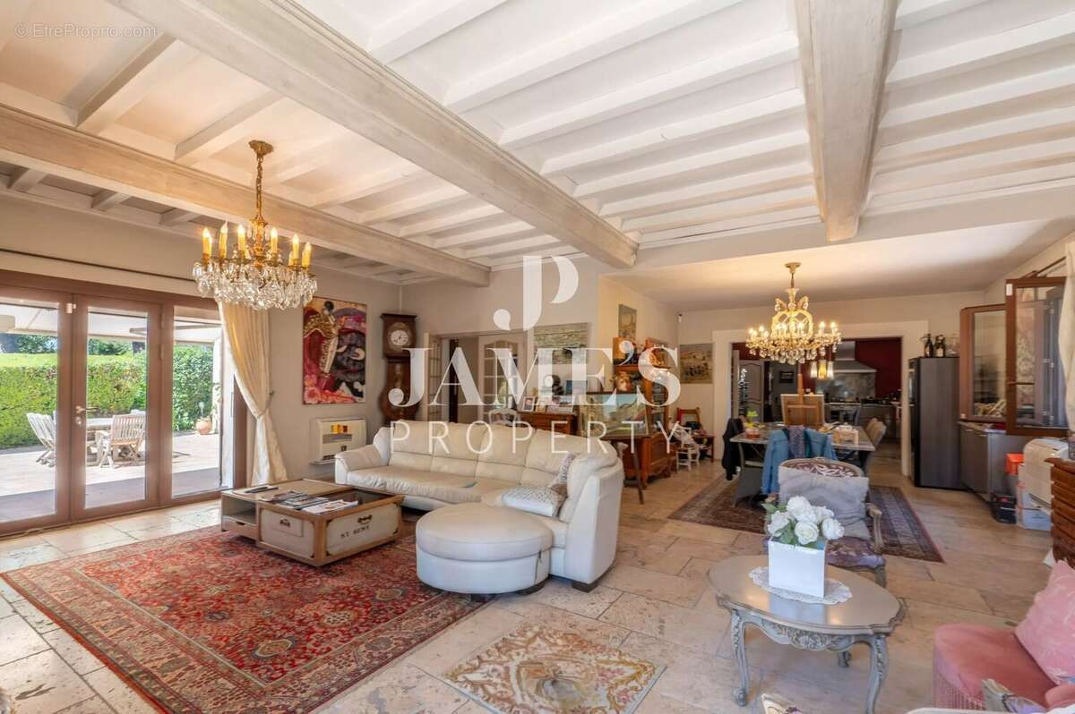 Maison à FONTVIEILLE