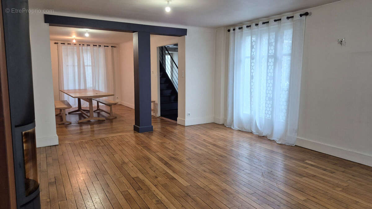 Maison à ENTRAYGUES-SUR-TRUYERE