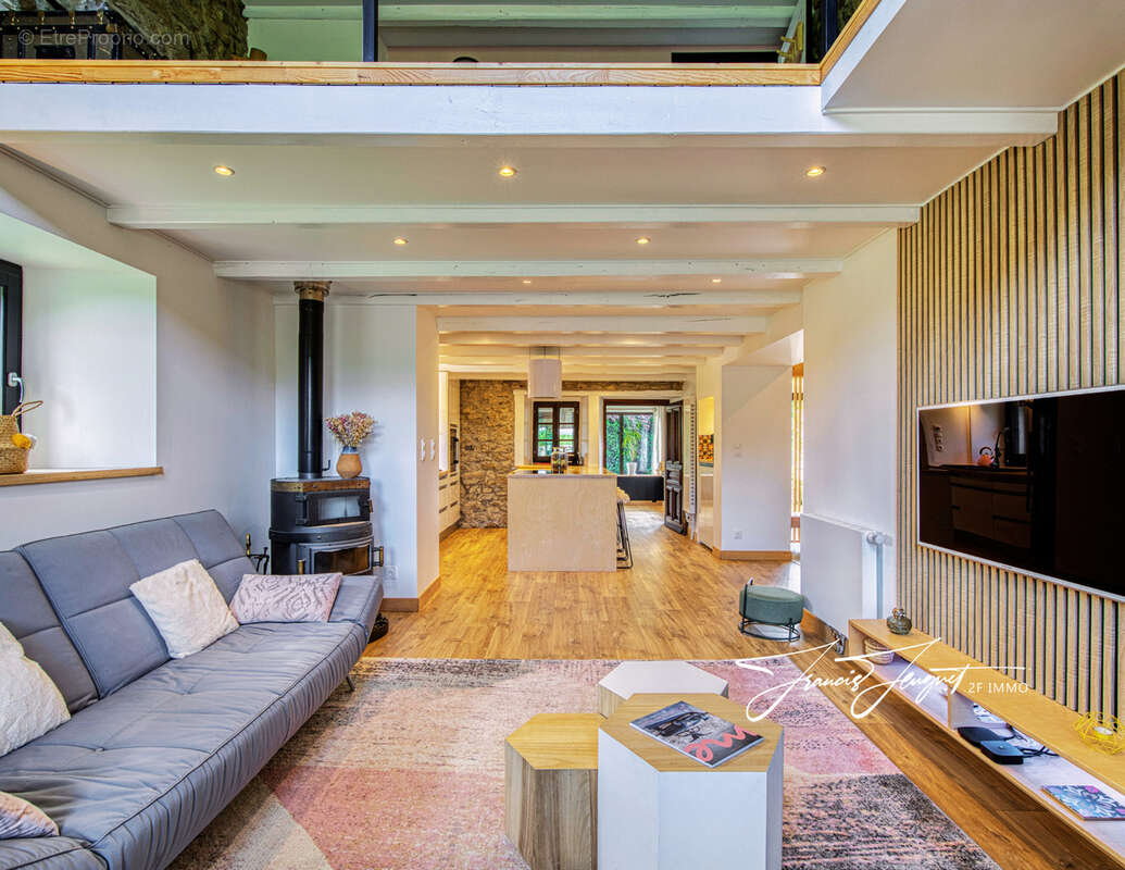 Maison à PERS-JUSSY