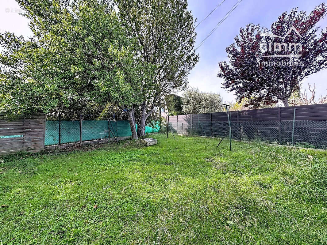 Appartement à L'ISLE-SUR-LA-SORGUE