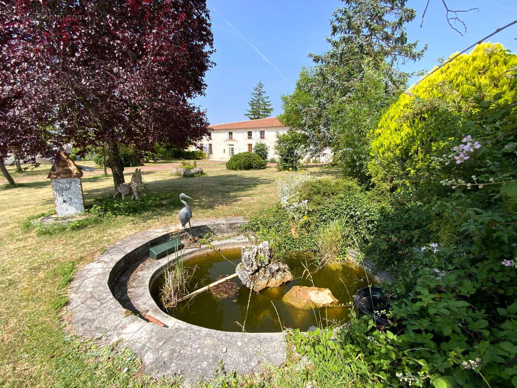 Maison à JARNAC-CHAMPAGNE