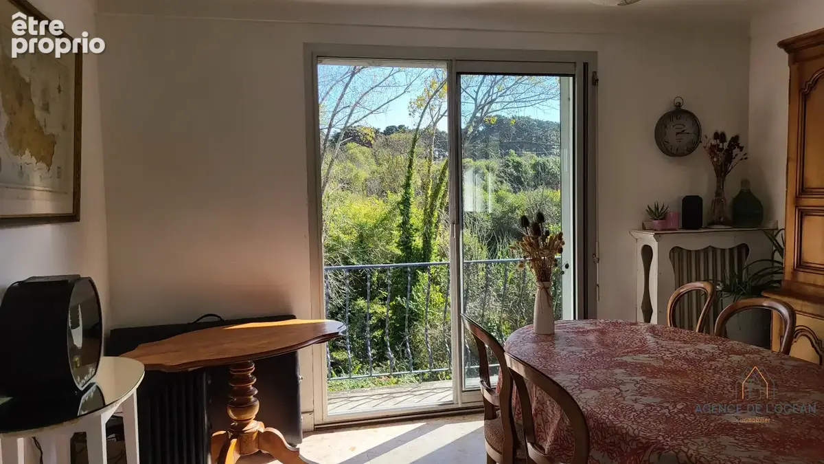 Maison des années 70 dans un cadre verdoyant, 3 chambres, garage et accès à la plage à 200m - photo 4