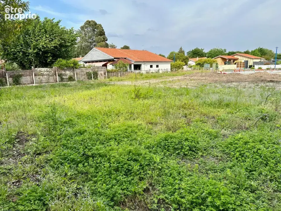 Terrain à LE TAILLAN-MEDOC