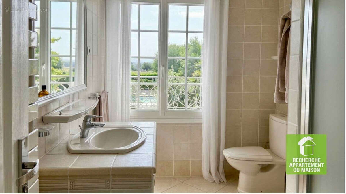 Propriété d'exception à 49 minutes de Lyon  240 m² de raffinement au coeur d'un écrin privé - photo 5
