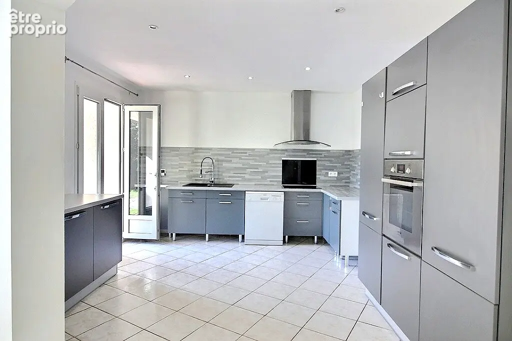 A VENDRE Villa  Venasque proche village sur 1169 m² de terrain clos et arboré. - photo 13