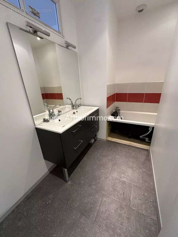 Maison à SAINT-ASTIER