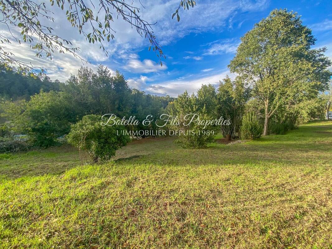 Terrain à SALAVAS