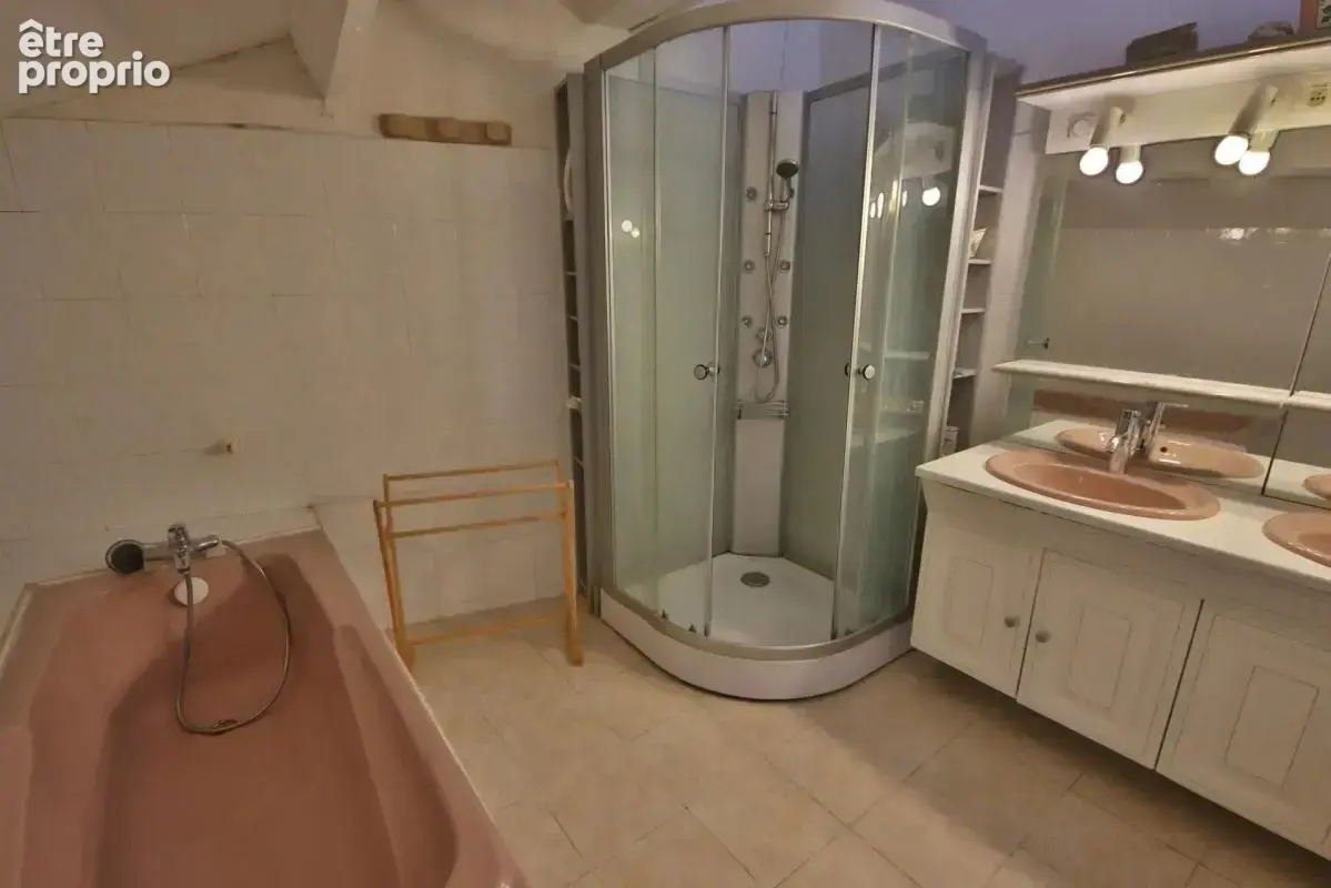 Maison de 7 pièces de 203 m² à Nîmes - photo 15