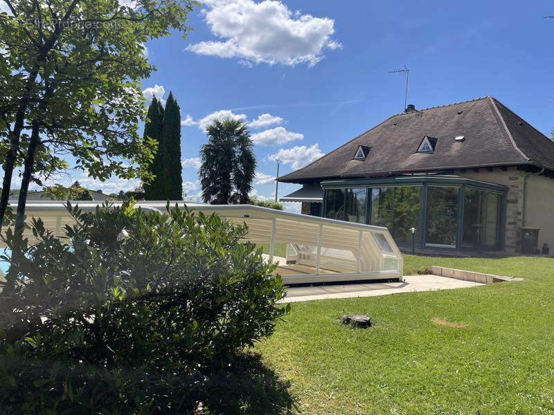 Maison à ARNAC-POMPADOUR