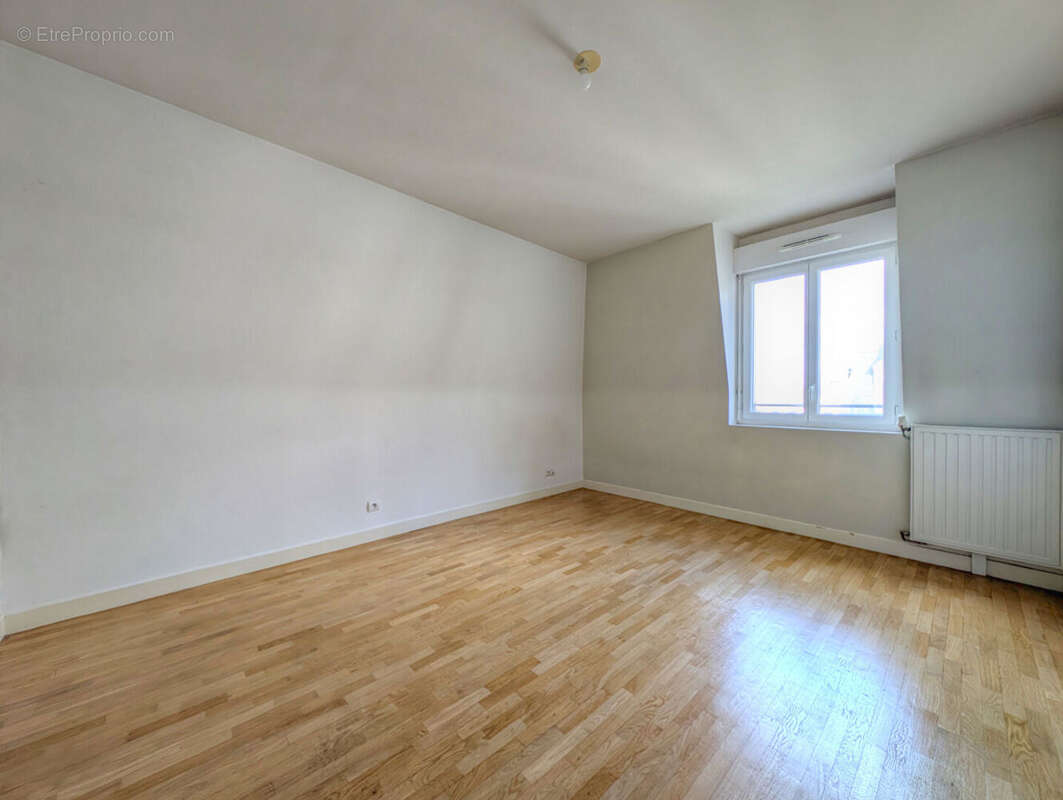 Appartement à LA GARENNE-COLOMBES