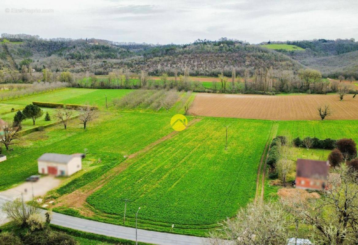 Terrain à SAINT-CYBRANET