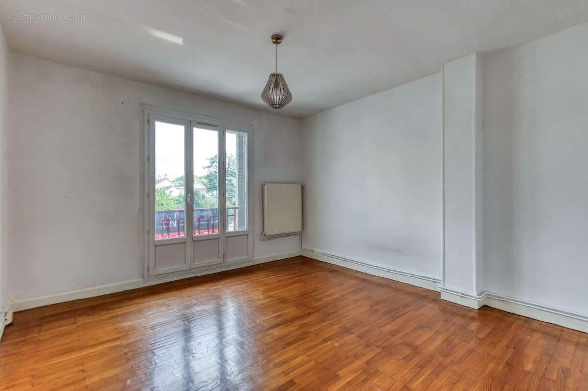 Rue des Alliés - Lumineux T3 de 61.03m2 traversant avec balcon - vue sur la Bastille - photo 11