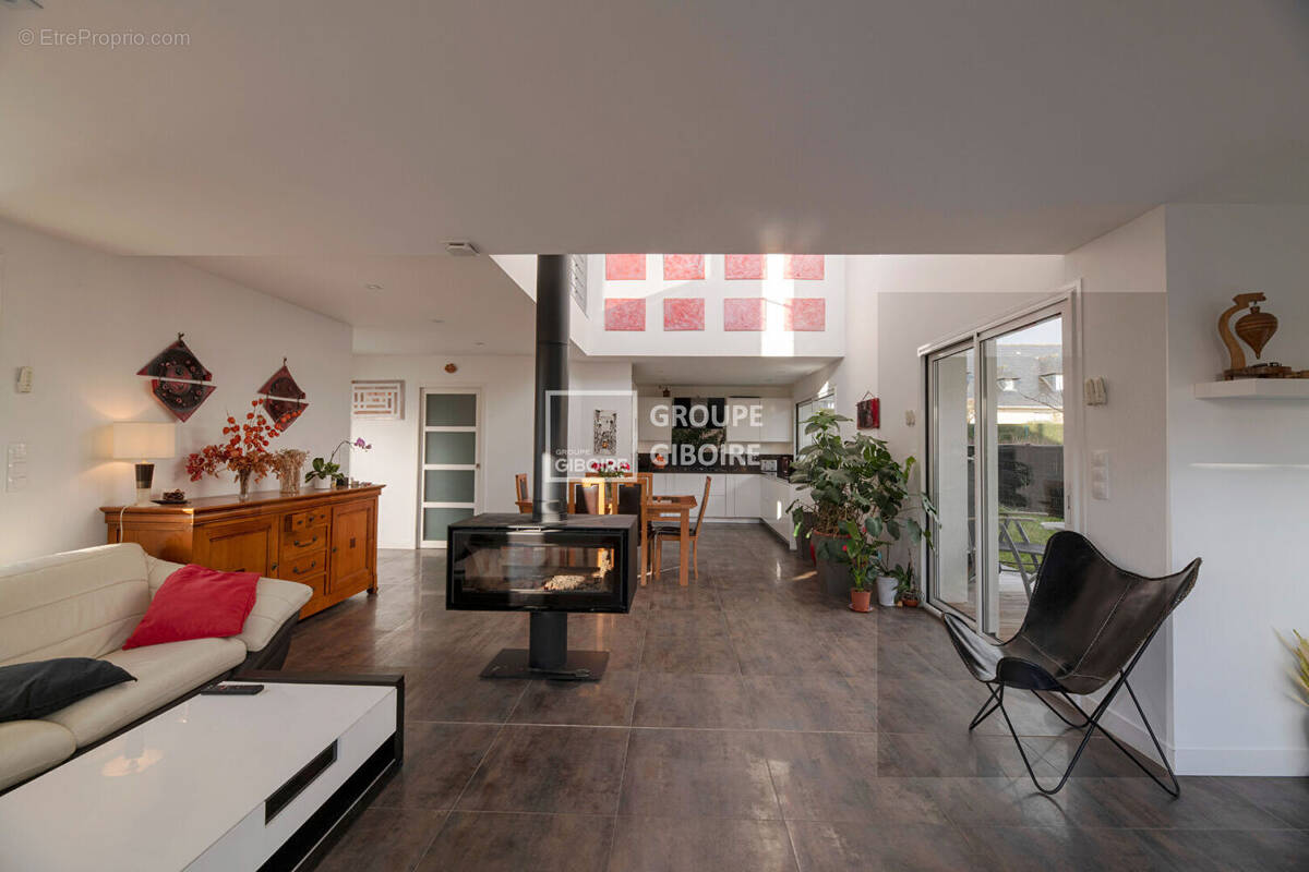 Maison à MONTGERMONT