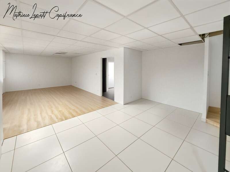 Maison contemporaine de 253 m² avec piscine, garage isolé de 100 m² et terrain de 4 728 m² – CHANCELADE- aucun travaux à prévoir - photo 11