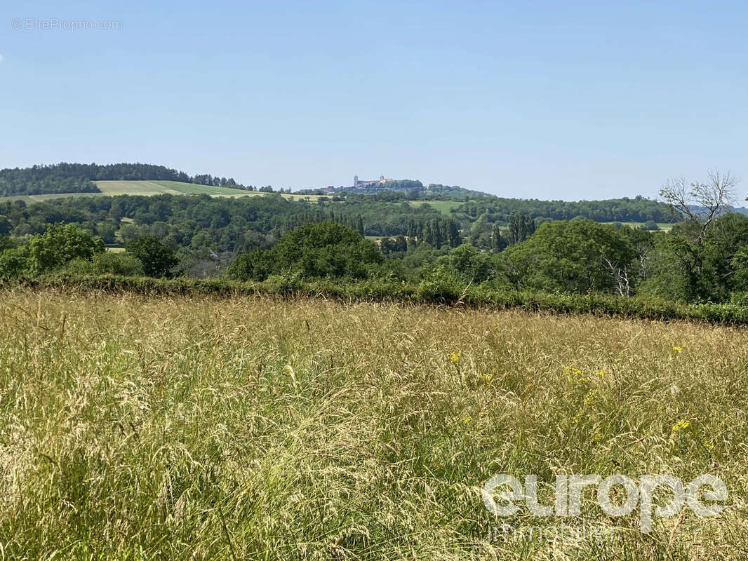 Terrain à VEZELAY