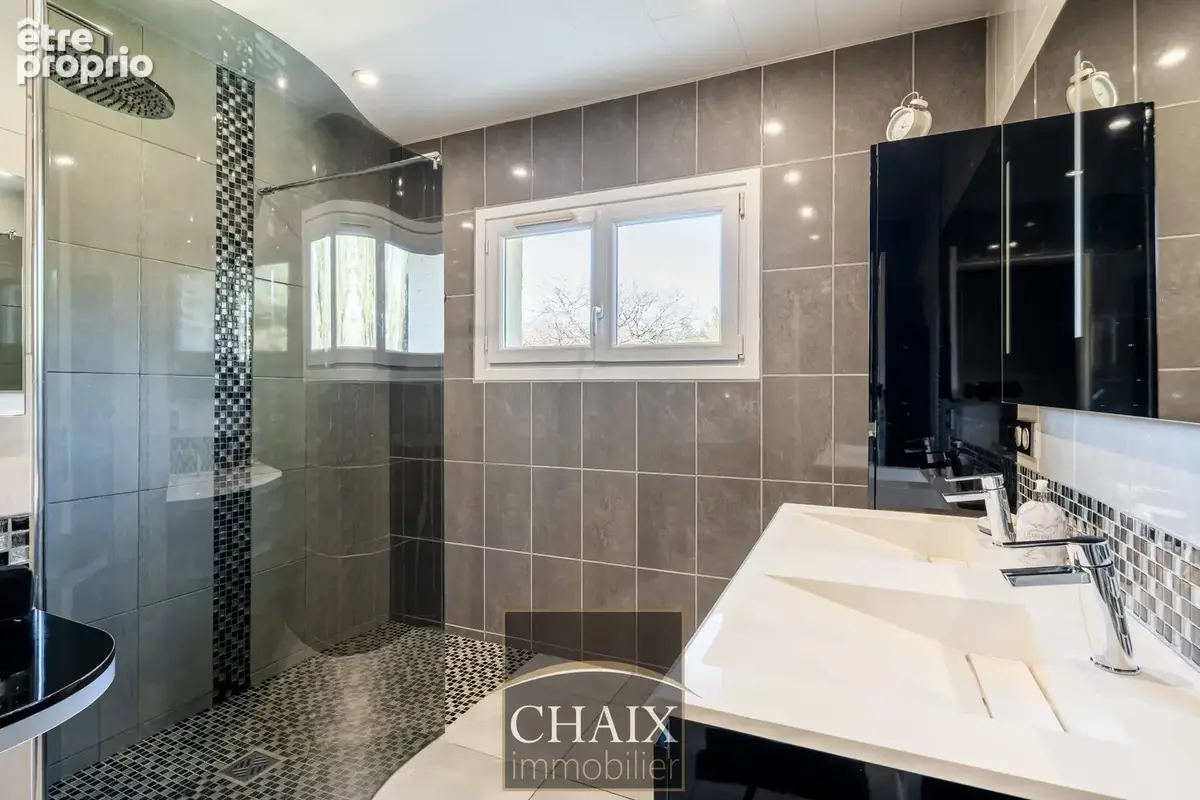 13400 AUBAGNE - Villa type 6 avec vue piscine cadre campagne - photo 9