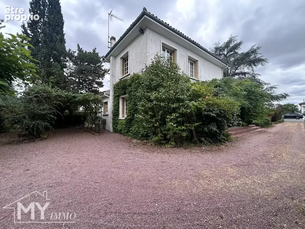 PINEUILH : Maison proche des commodités, jardin arboré, garage et terrasse couverte - photo 15