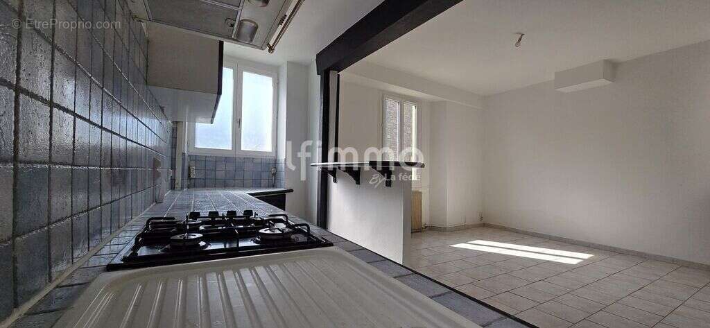 Maison lumineuse avec extérieur - photo 3