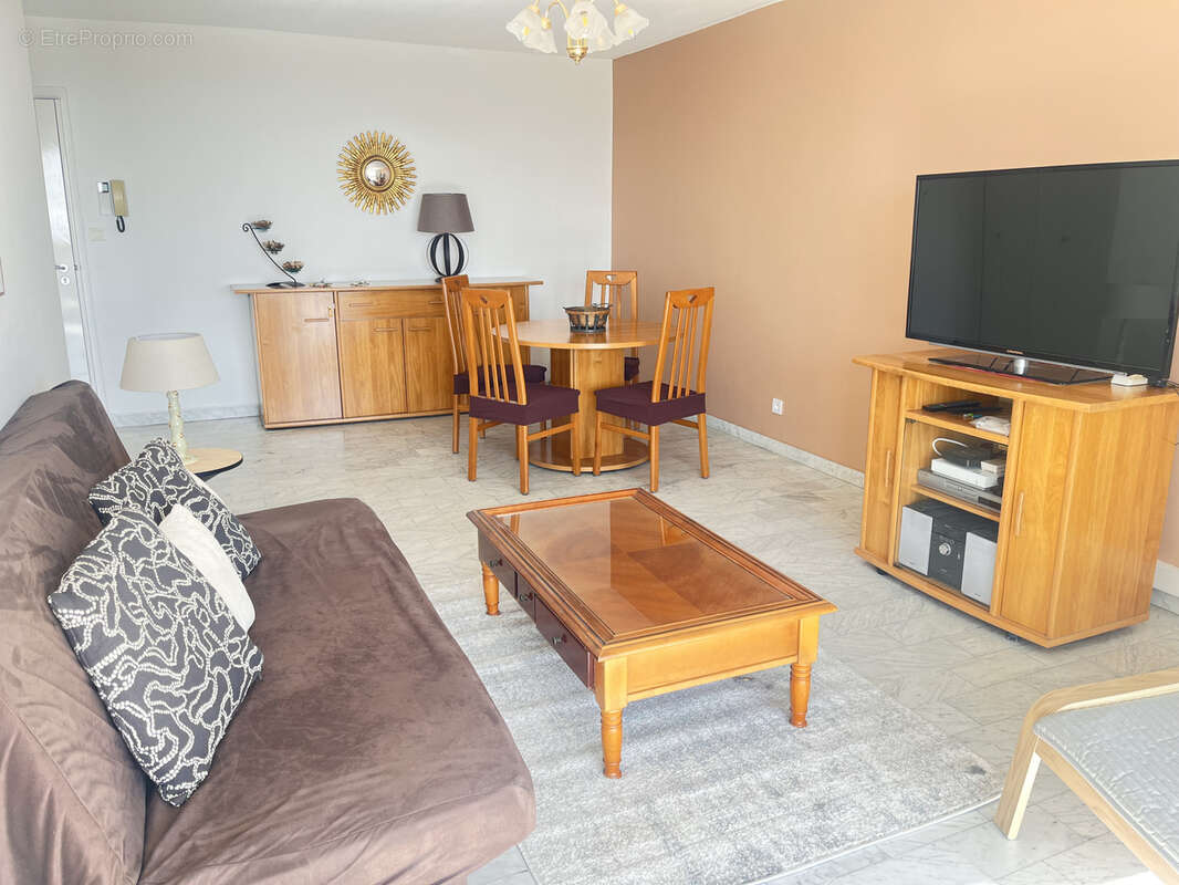 Appartement à VALLAURIS