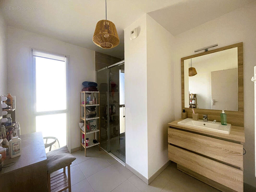 Appartement à MAUGUIO