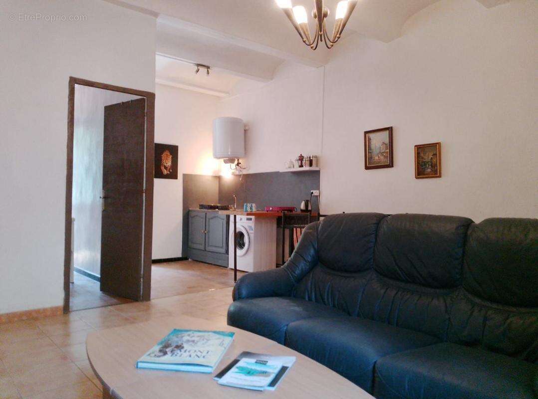 Appartement à ROBIAC-ROCHESSADOULE