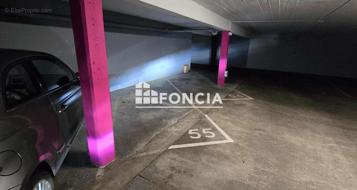 Parking à PARIS-17E