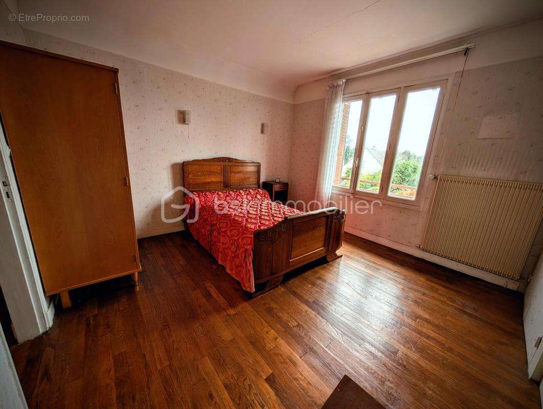 Maison à SAINT-PIERRE-LES-NEMOURS