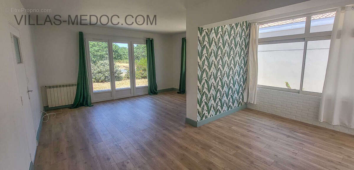 Maison à VENDAYS-MONTALIVET