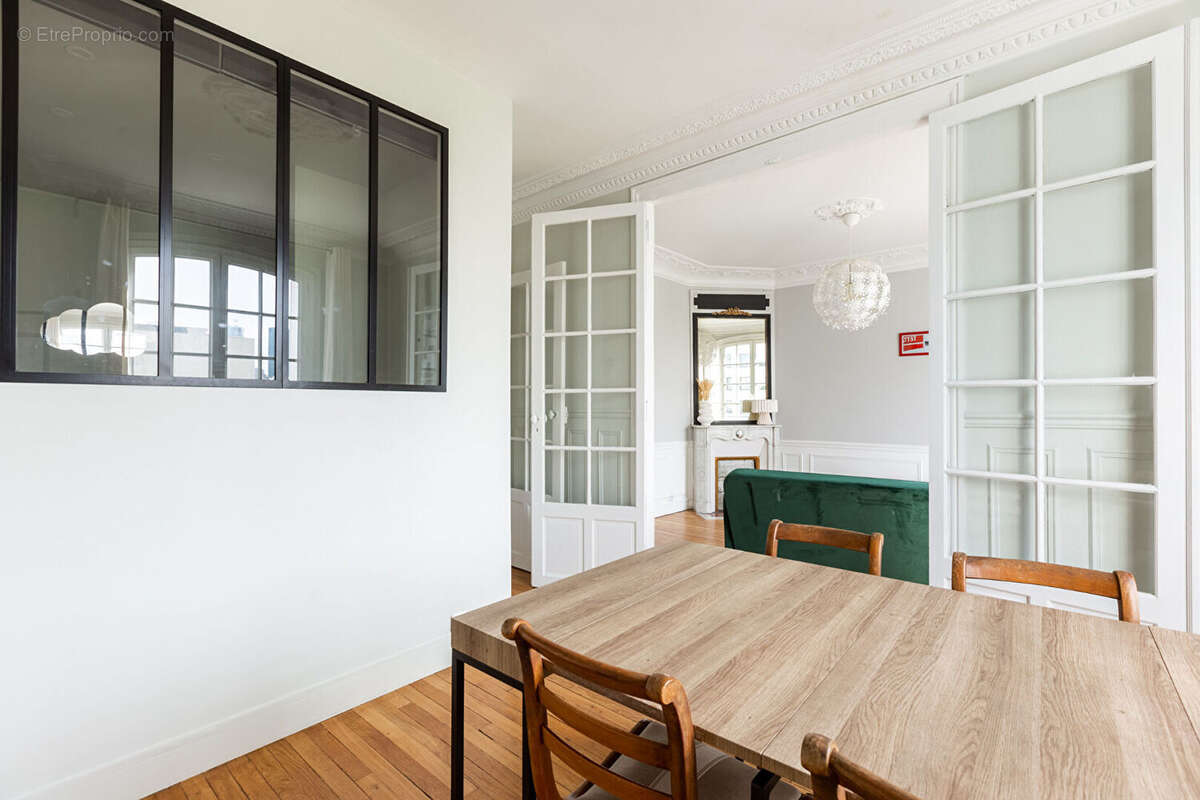 Appartement à COURBEVOIE